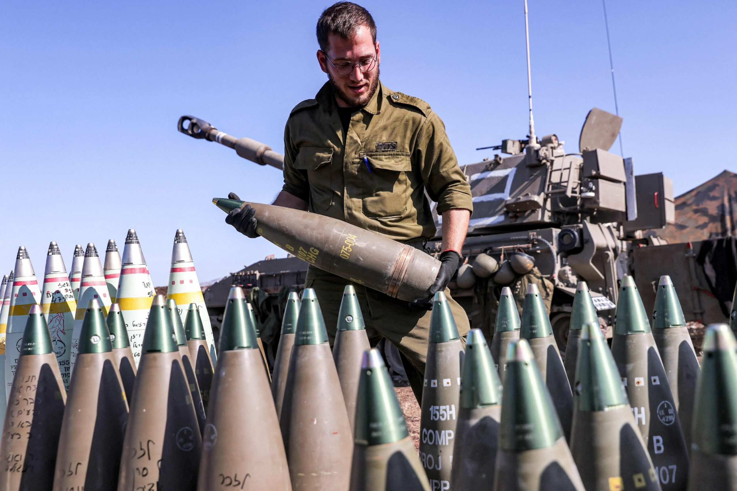 Artillery shells Israel