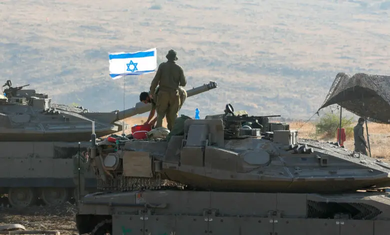 Israeli tanks in Lebanon border