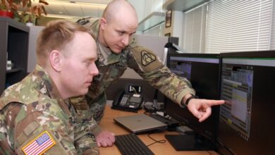 US Army soldiers computer